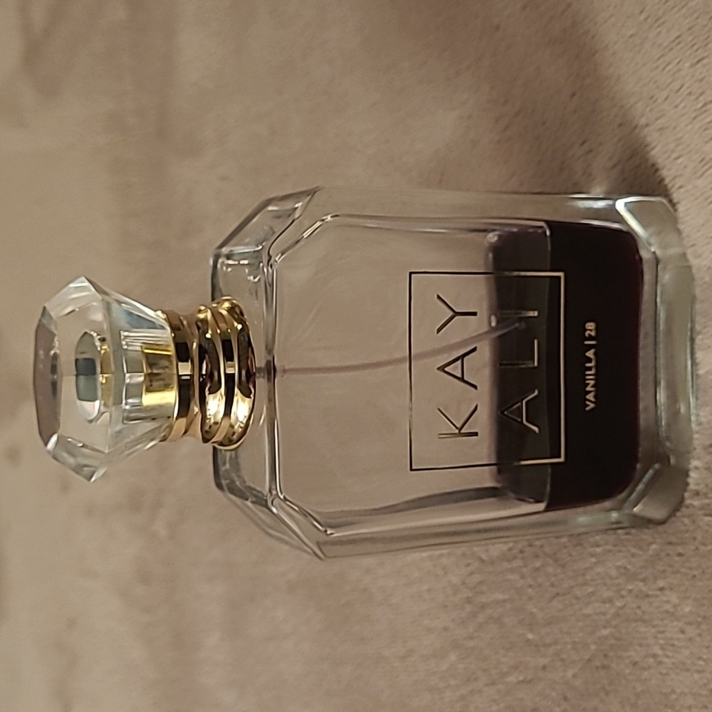 KAYALI Vanilla 28